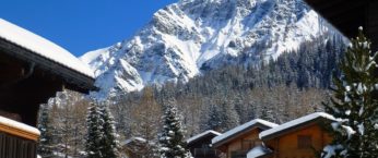 chalet enneige a la montagne